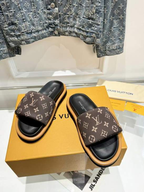 Picture of Louis Vuitton Slippers _SKULVsz35-4141-45mnf04051123